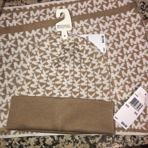 Michael Kors: Infinity Scarf & Hat